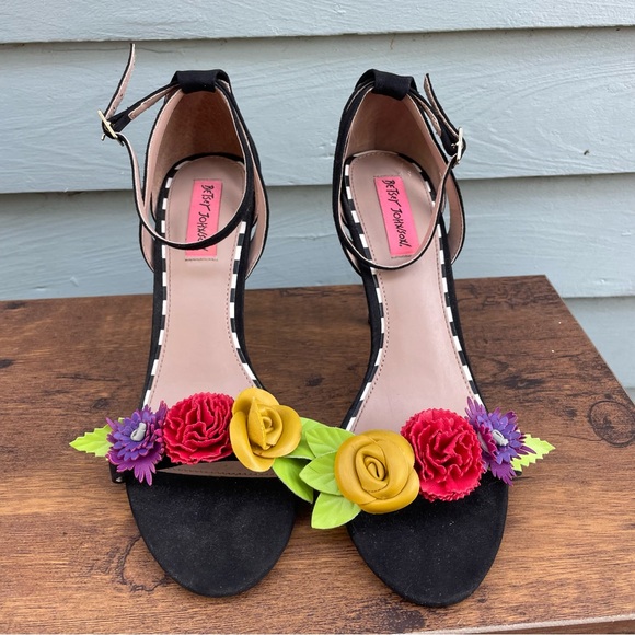 BETSY JOHNSON CUTEST EVER 3D FLOWERY HIGH HEELS 9 - Picture 2 of 16